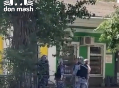 В Таганроге неадекватный горожанин бросался бутылками в прохожих 