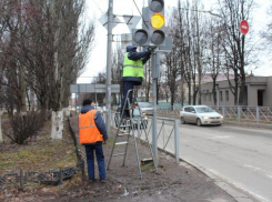 На улицах Таганрога продолжается ремонт светофоров