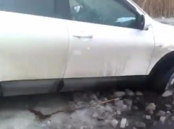 В Таганроге иномарка не прошла испытания льдом