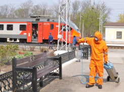 В Таганроге ж/д вокзал обработали специалисты Донского МЧС