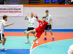 Еще одна победа красно-белых: таганрогский гандбольный клуб обыграл волжан