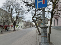 «Позор какой-то»: гости из Крыма шокированы скверными дорогами и грязью в Таганроге