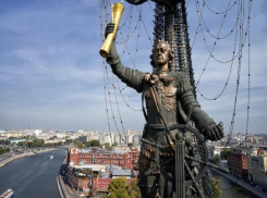 В Таганрогский залив предложили перенести московский памятник Петру I