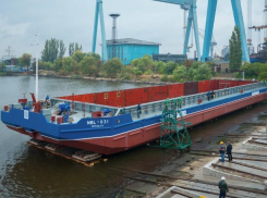 Буксир из Таганрога затолкал баржу на дно Азовского моря