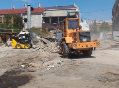 Глава администрации Таганрога держит в курсе о проводимых работах на месте ЧС