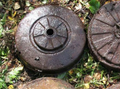 Четыре мины, пять гранат и целый ящик боевых патронов откопал мужчина во дворе своего дома под Таганрогом