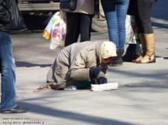 Попрошайки  заполонили дороги и оживленные места в  Таганроге