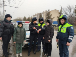 В Таганроге детям и водителям напомнили о правилах на дороге