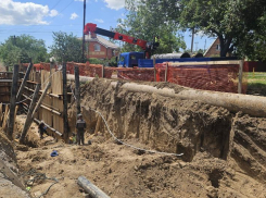 Капитальный ремонт коллектора в Таганроге продолжается