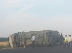 На трассе под Таганрогом перевернулся военный КамАЗ