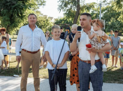 Улыбки, радость и смех маленьких таганрожцев в День Семьи, Любви и Верности