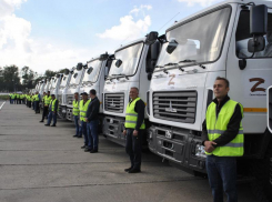 На Самбекских высотах торжественно передали 48 единиц коммунальной техники Мариуполю