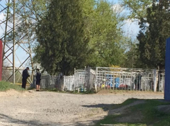 В корректной форме просят вернуться домой: на кладбищах Таганрога дежурит полиция