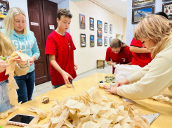 Юные таганрожцы помогают нашим защитникам в зоне СВО