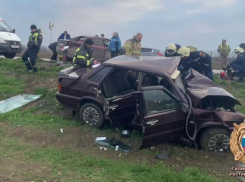 Лихач устроил “мясорубку” с пострадавшими на трассе под Таганрогом, но сам остался цел и невредим