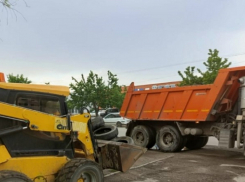 Мариупольское шоссе вздохнуло свободнее: в Таганроге убрали 3 тонны шин