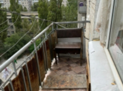 В Таганроге годовалый мальчик выпал с 9-го этажа общаги по ул. Толбухина