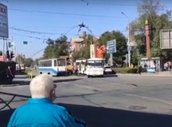 В центре Таганрога оборвало провода электротранспорта