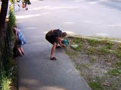 Разгневанный таганрожец сразился с урной и победил