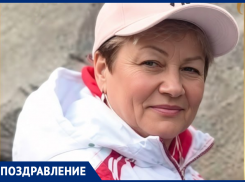 «Оставайтесь энергичной и веселой»: заведующая «Дельфин» Алла Кудрина отмечает сегодня день рождения