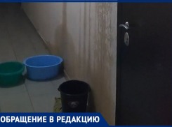 «Топит подъезд уже три недели до первого этажа»: почему УК «Победа» не помогает жильцам 