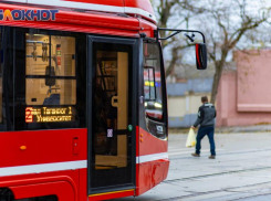 «Из-за тебя другие опоздают на работу»: таганрожцев просят не забывать вещи в трамвае