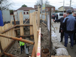 Заключены контракты на ремонт канализационного коллектора в Таганроге. Кто же будет этим заниматься? 