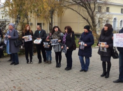 Таганрожцы провели акцию за принятие закона и меру наказания живодеркам