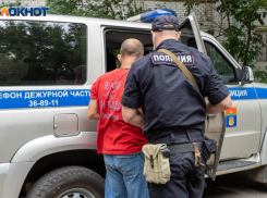 В Таганроге мужчина вскрыл автомобиль и позарился на мясорубку