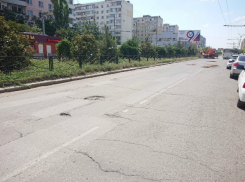 В Таганроге изобрели новый способ засыпки ям на дорогах