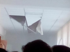 В еще одной школе Таганрога обвалился потолок