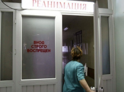 В Таганроге выпавшая из окна восьмого этажа девочка находится в тяжелом состоянии