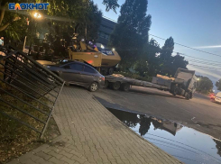  Необъяснимо, но f...k: в Таганроге возле сквера Петра I произошло необычное ДТП