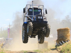 На «Бизон трек-шоу» под Таганрогом  трактор въехал в толпу журналистов