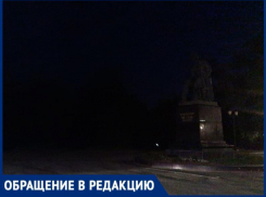 Таганрожцы жалуются, что памятник Чехову по прежнему утопает во тьме