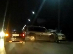 В Таганроге иномарка спровоцировала аварию, есть пострадавшие