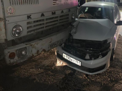 В Таганроге живут настолько суровые таксисты, что даже не уступают дорогу «КамАЗу»