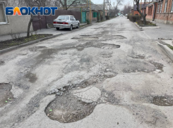 Ещё один «исторический привет» администрации Таганрога передаёт показавшийся булыжник 