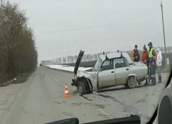 Таганрожцы запечатлели серьезную аварию на въезде в город