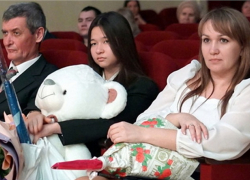 Под Таганрогом наградили школьницу за спасение человека