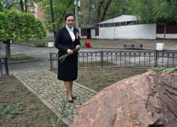Глава Таганрога Инна Титаренко возложила цветы на Аллее Бессмертия