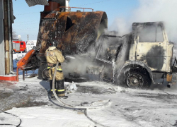 В Таганроге заполыхала огнем заправка "Лавр"