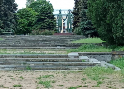 Абхазия в миниатюре: таганроженка показала как центр города зарос травой