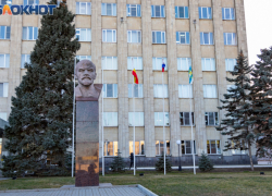 Привилегии для избранных: зачем депутатам почетное звание