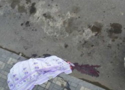 В Таганроге на улице Шаумяна парень упал с крыши 