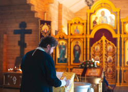 Таганрожцам могут разрешить приглашать священника в больницу