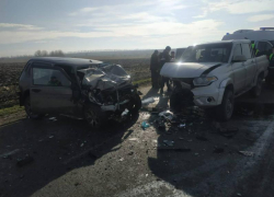 Лобовое столкновение двух авто произошло в Матвеево-Курганском районе под Таганрогом