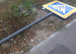 Водитель сбил 19-летнюю таганроженку на тротуаре и скрылся с места ДТП