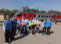 Студенты и школьники Таганрога провели акцию по безопасности на железной дороге