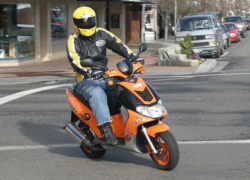 Сотрудники ДПС задержали молодого скутериста, «порезавшего» таганрожца